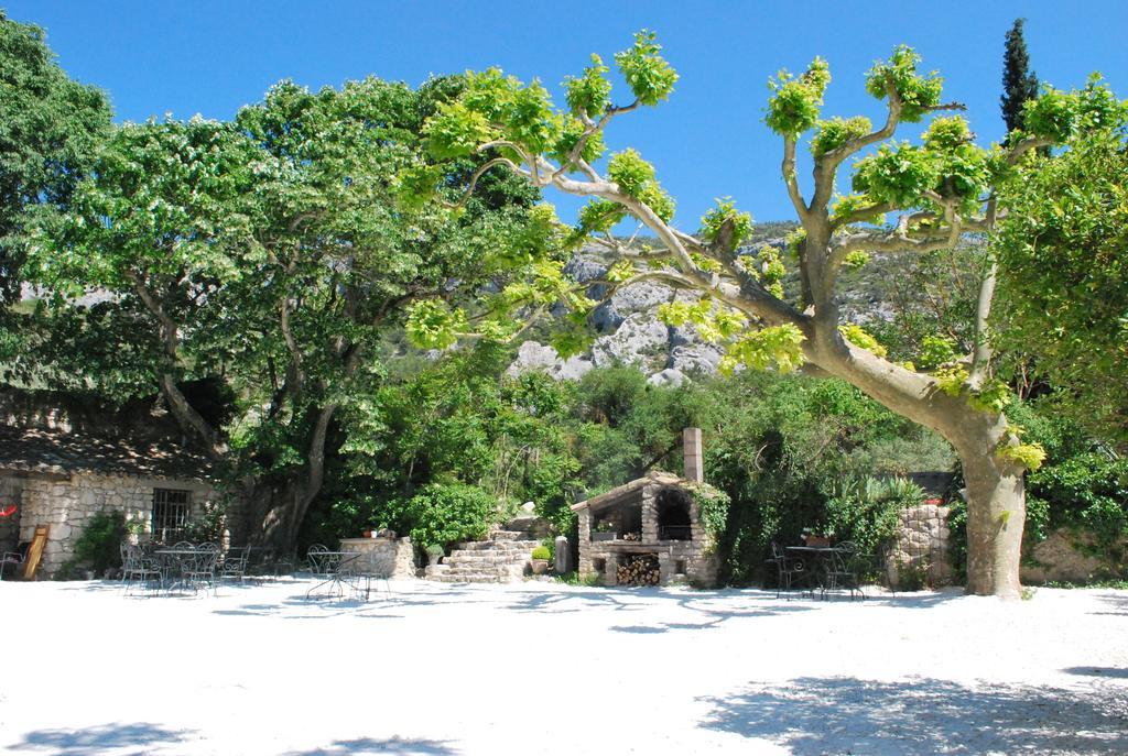 Bastide De La Lezardiere Fontaine-de-Vaucluse Rum bild